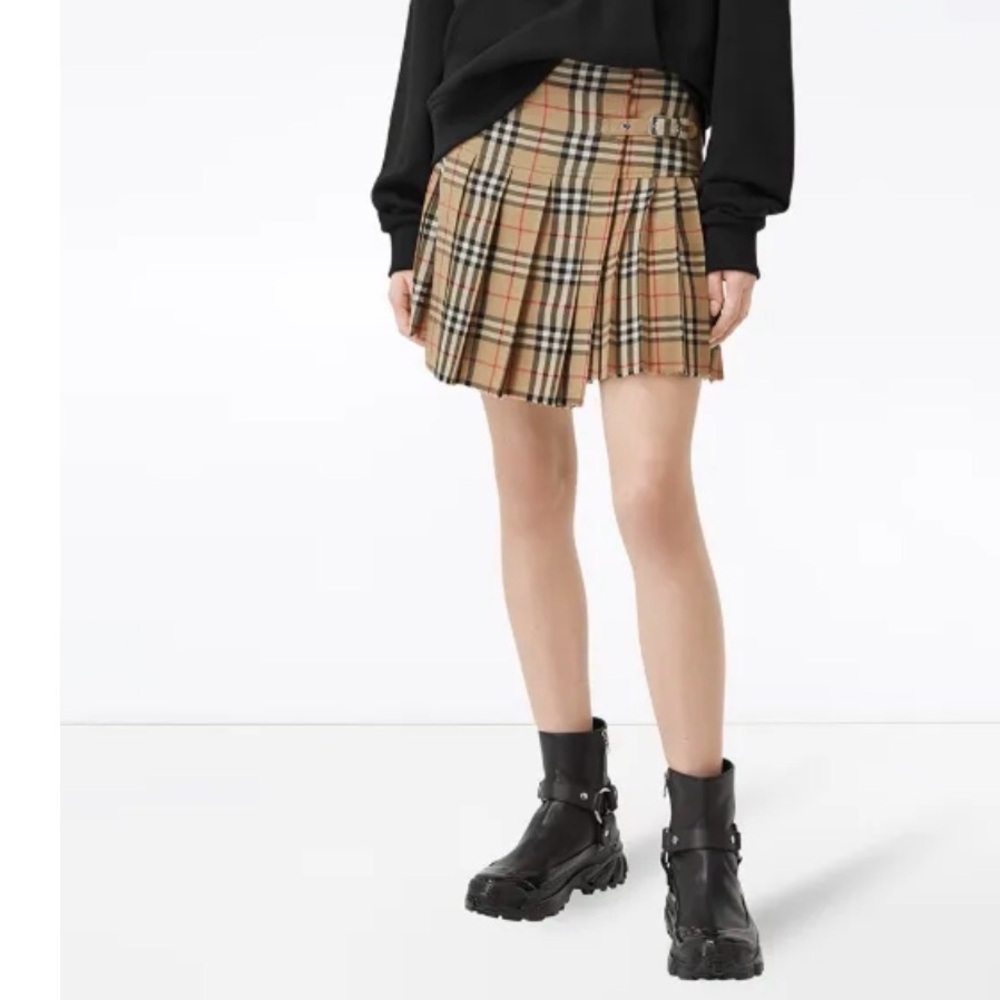 Burberry Zoe Vintage Check Asymmetrical
Kilt Mini Skirt Size M - Picture 6 of 12
